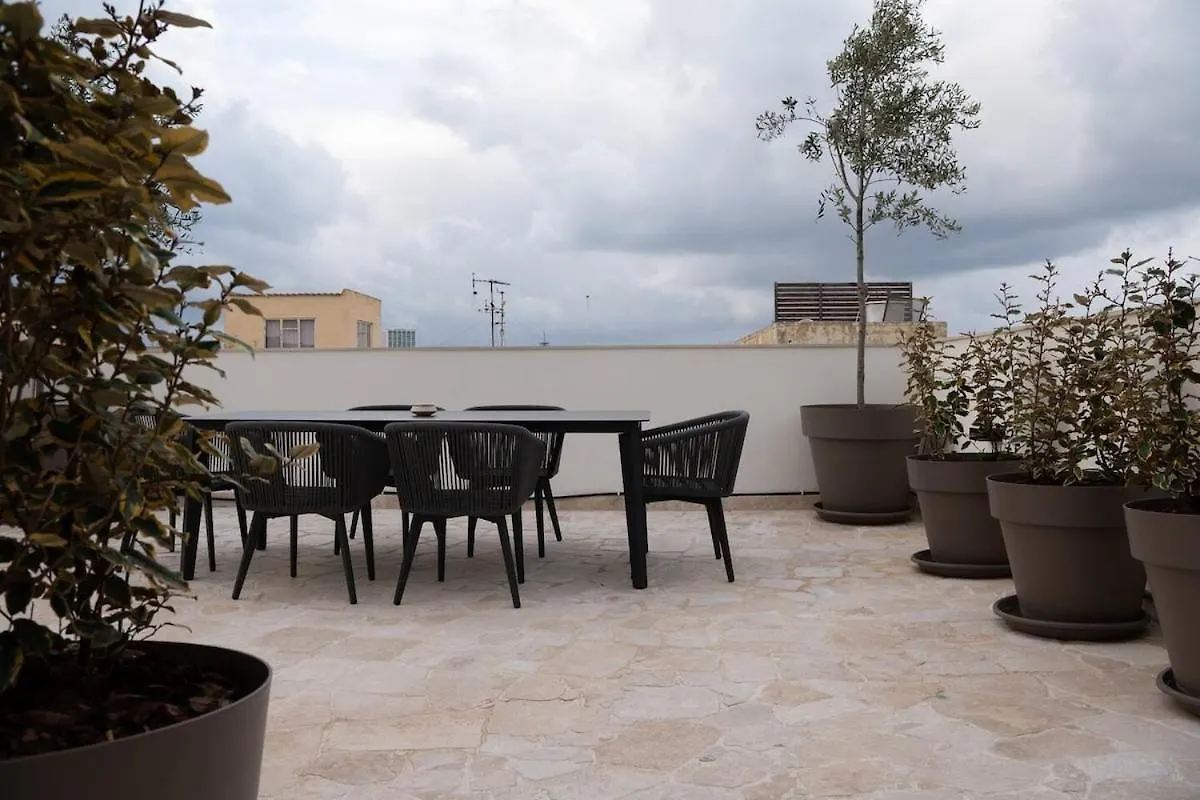 Holiday home Elegant Retreat With Private Pool & Parking