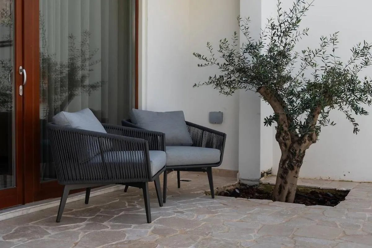Elegant Retreat With Private Pool & Parking