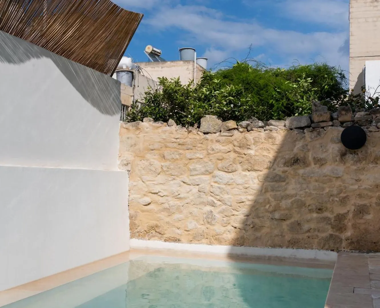 Elegant Retreat With Private Pool & Parking 0*, Sliema